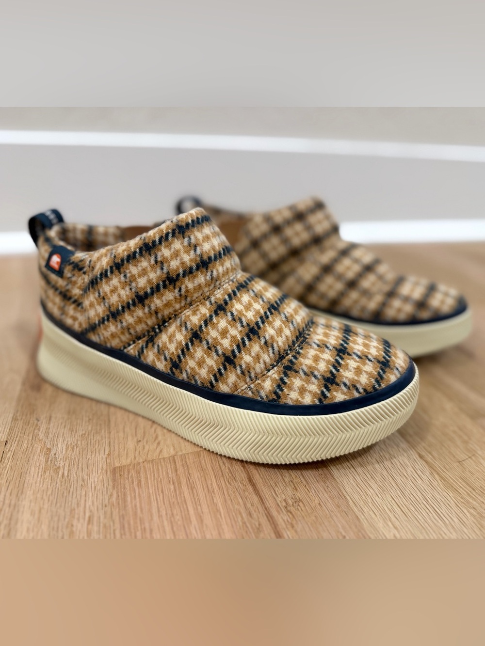 SOREL Out N About IV Mini Puffy Plaid Booties Women’s 7.5